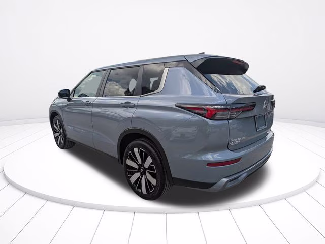 2026 Moonstone Gray Metallic Mitsubishi Outlander SE FWD SUV