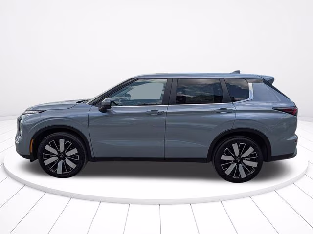 2026 Moonstone Gray Metallic Mitsubishi Outlander SE FWD SUV