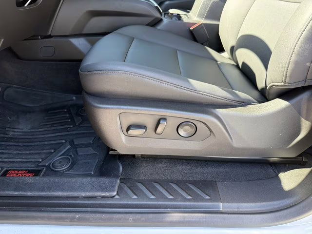 2025 Summit White Chevrolet Colorado 4WD Trail Boss 4X4 Truck