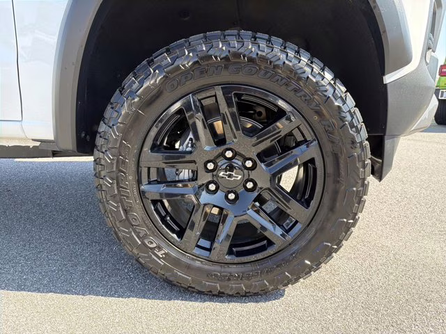 2025 Summit White Chevrolet Colorado 4WD Trail Boss 4X4 Truck