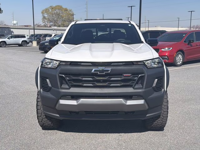 2025 Summit White Chevrolet Colorado 4WD Trail Boss 4X4 Truck
