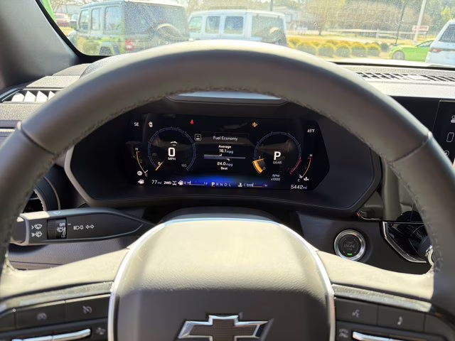 2025 Summit White Chevrolet Colorado 4WD Trail Boss 4X4 Truck