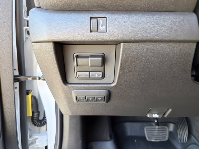 2025 Summit White Chevrolet Colorado 4WD Trail Boss 4X4 Truck