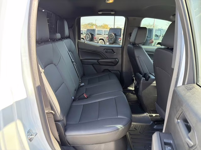 2025 Summit White Chevrolet Colorado 4WD Trail Boss 4X4 Truck