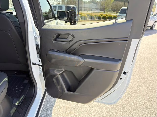 2025 Summit White Chevrolet Colorado 4WD Trail Boss 4X4 Truck