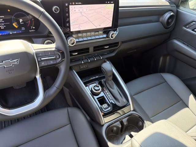 2025 Summit White Chevrolet Colorado 4WD Trail Boss 4X4 Truck