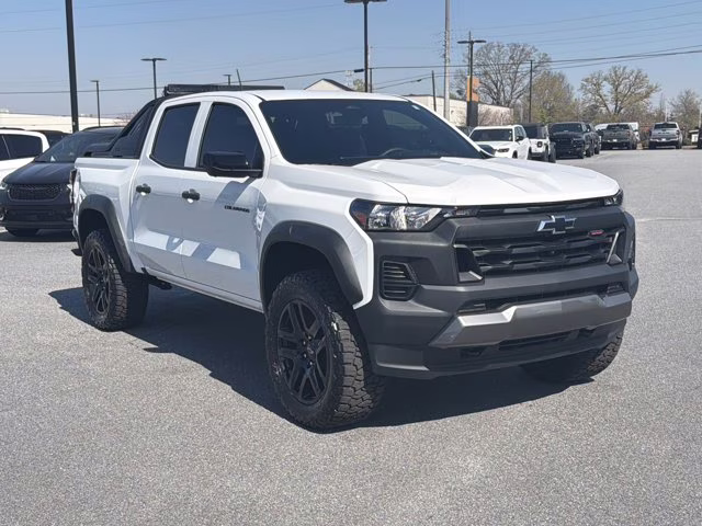 2025 Summit White Chevrolet Colorado 4WD Trail Boss 4X4 Truck