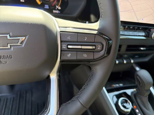 2025 Summit White Chevrolet Colorado 4WD Trail Boss 4X4 Truck