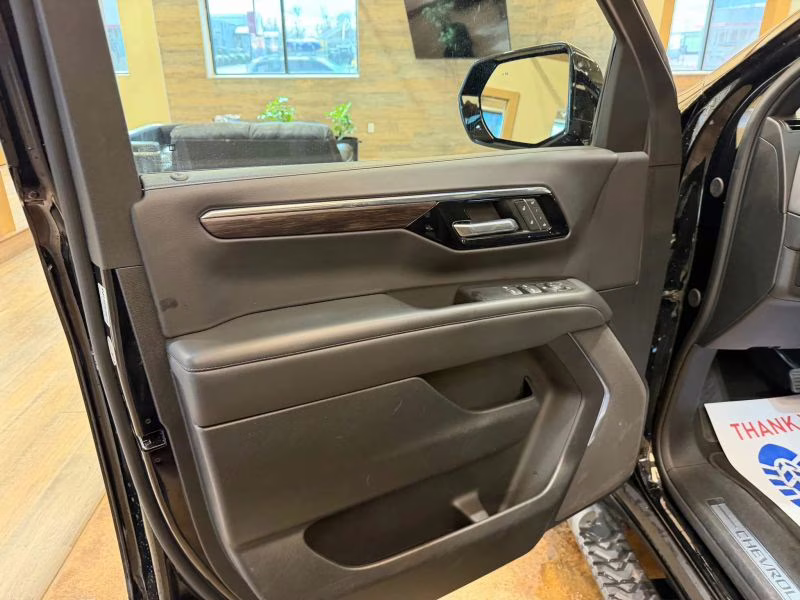 2025 Chevrolet Tahoe Z71 Sport Utility 4D 4X4