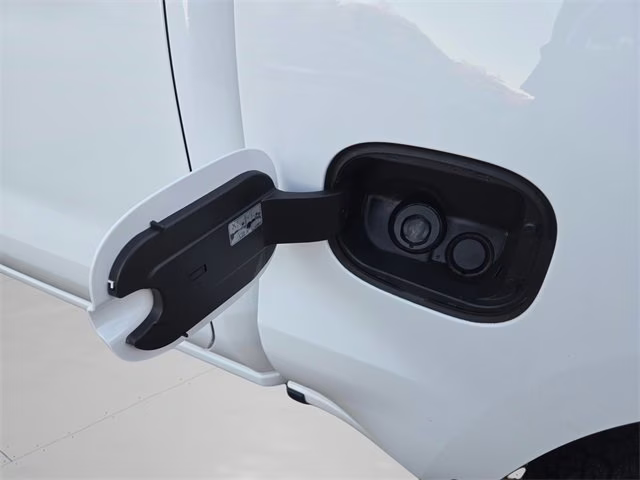 2024 Summit White Chevrolet Silverado 1500 Custom 4X4 Truck