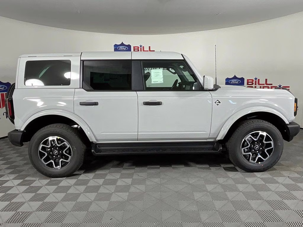 2026 Avalanche Ford Bronco Outer Banks 4X4 SUV