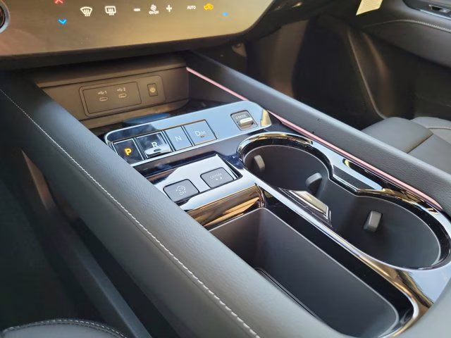 2026 Everest White Pearl/Black Nissan Murano Platinum AWD SUV