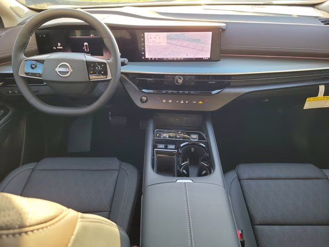 2026 Everest White Pearl/Black Nissan Murano Platinum AWD SUV