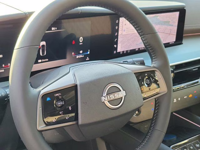 2026 Everest White Pearl/Black Nissan Murano Platinum AWD SUV