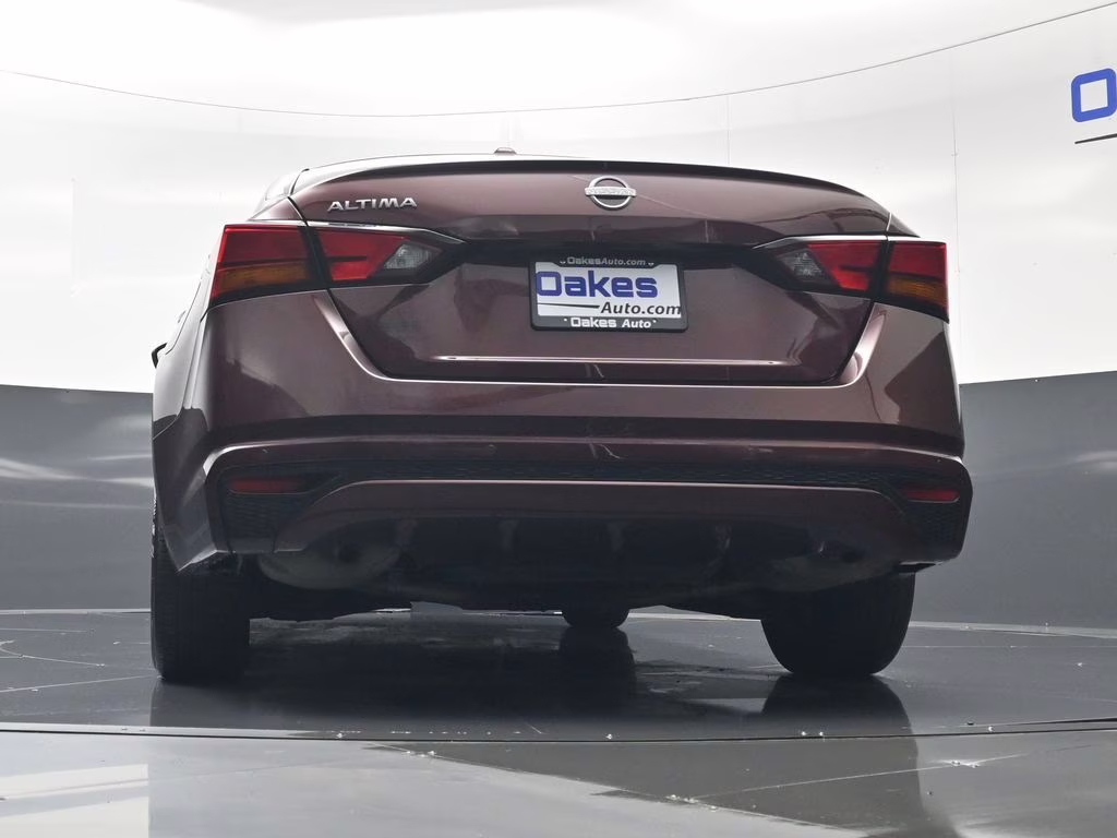 2025 Garnet Pearl Metallic Nissan Altima 2.5 SV FWD Sedan