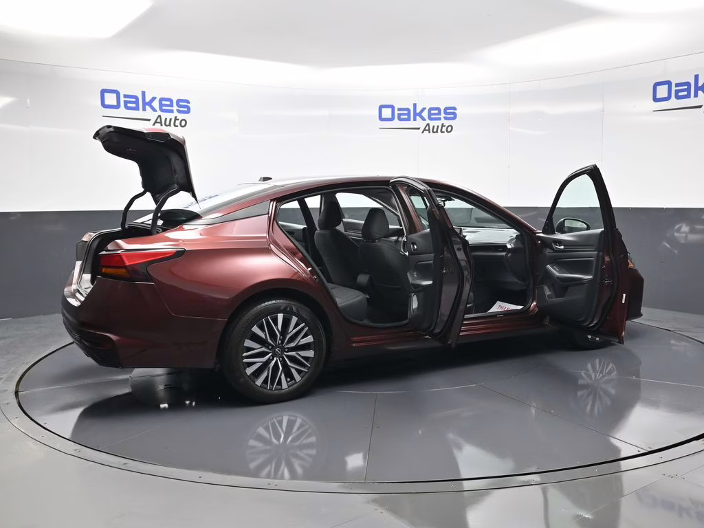 2025 Garnet Pearl Metallic Nissan Altima 2.5 SV FWD Sedan
