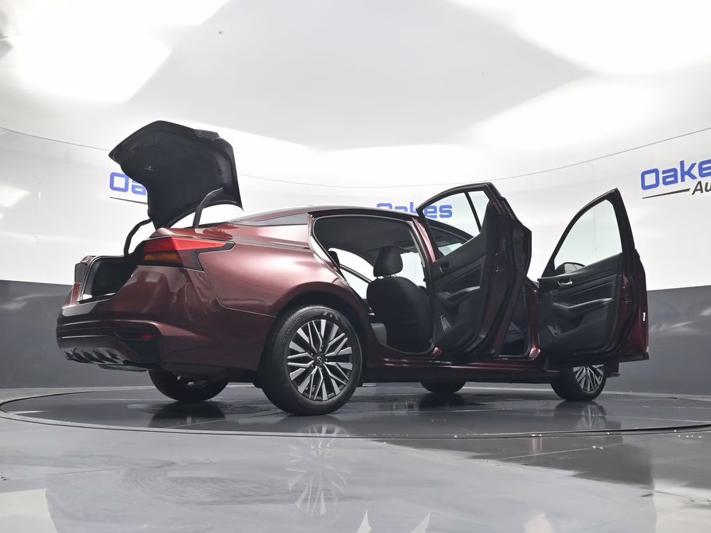 2025 Garnet Pearl Metallic Nissan Altima 2.5 SV FWD Sedan