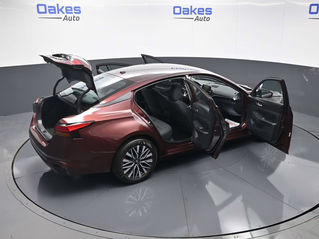 2025 Garnet Pearl Metallic Nissan Altima 2.5 SV FWD Sedan
