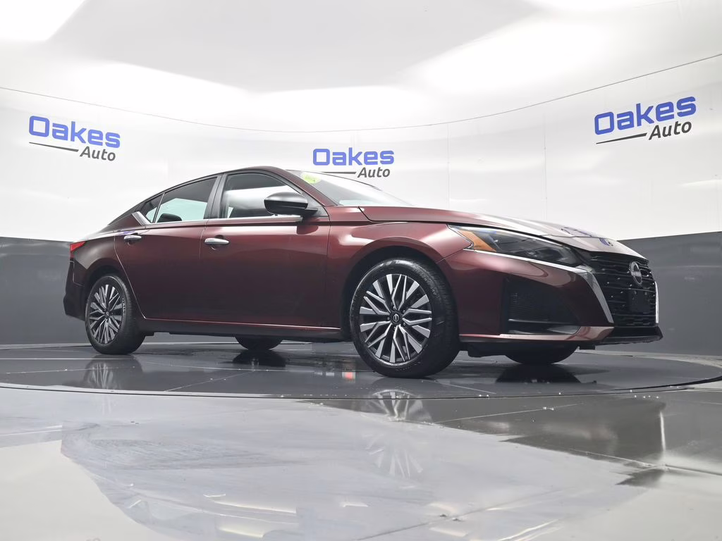 2025 Garnet Pearl Metallic Nissan Altima 2.5 SV FWD Sedan