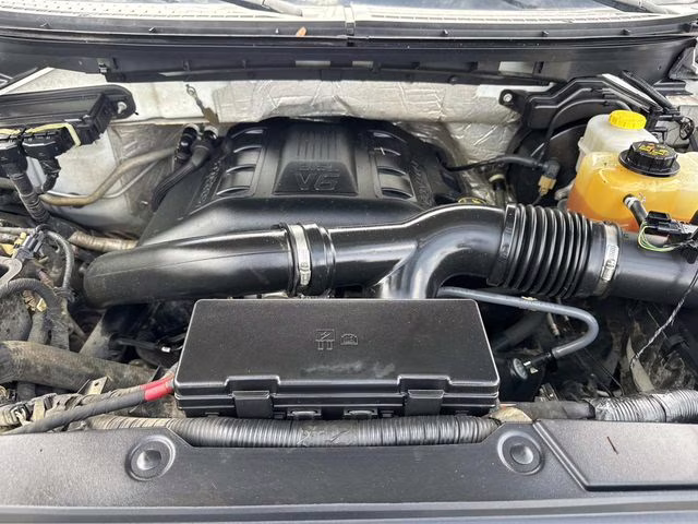 2014 Oxford White Ford F-150 XLT 4X4 Truck