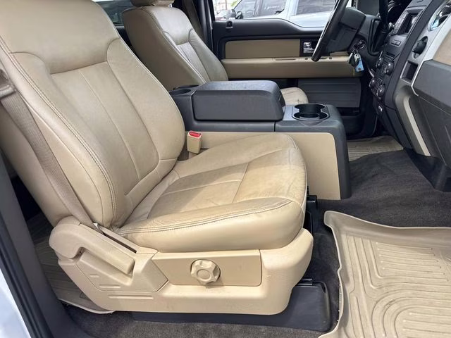 2014 Oxford White Ford F-150 XLT 4X4 Truck