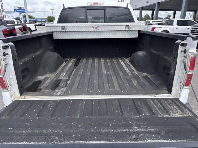 2014 Oxford White Ford F-150 XLT 4X4 Truck