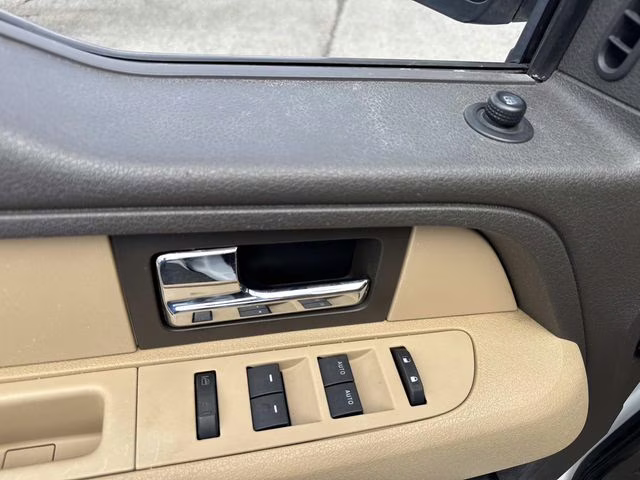 2014 Oxford White Ford F-150 XLT 4X4 Truck