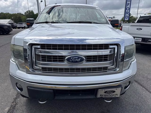 2014 Oxford White Ford F-150 XLT 4X4 Truck