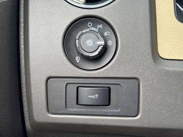 2014 Oxford White Ford F-150 XLT 4X4 Truck