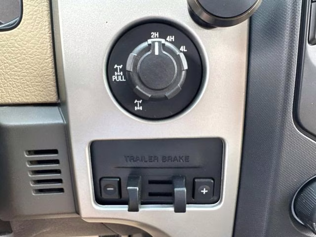 2014 Oxford White Ford F-150 XLT 4X4 Truck