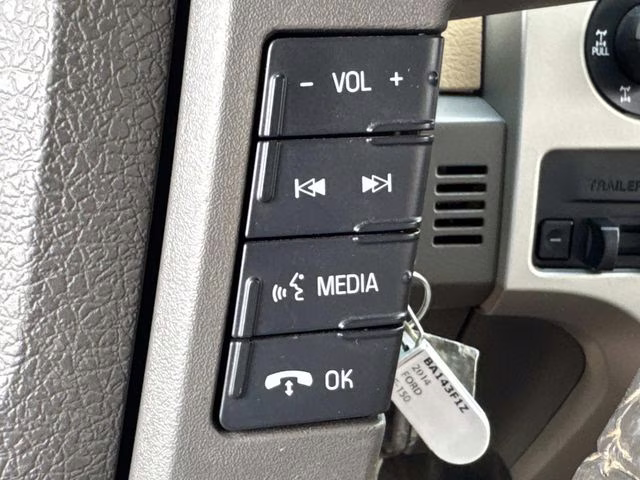 2014 Oxford White Ford F-150 XLT 4X4 Truck