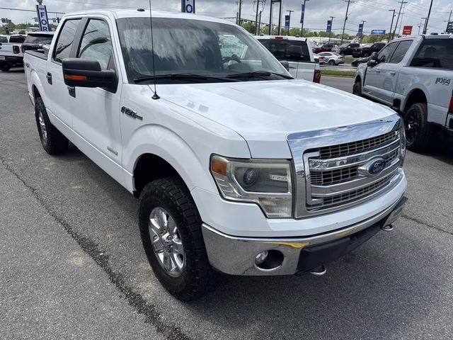 2014 Oxford White Ford F-150 XLT 4X4 Truck
