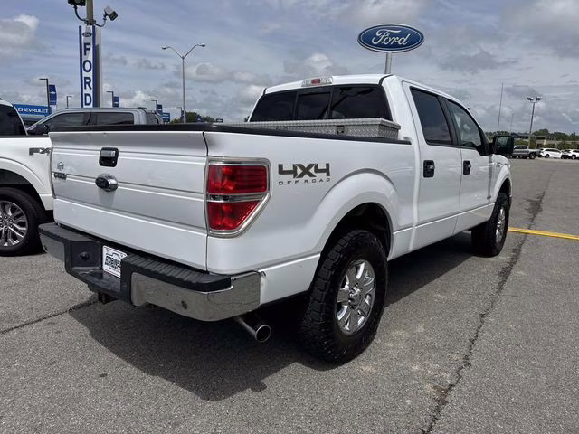 2014 Oxford White Ford F-150 XLT 4X4 Truck