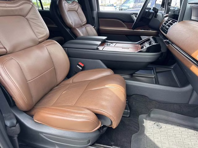 2024 White Metallic Lincoln Navigator L Reserve 4X4 SUV