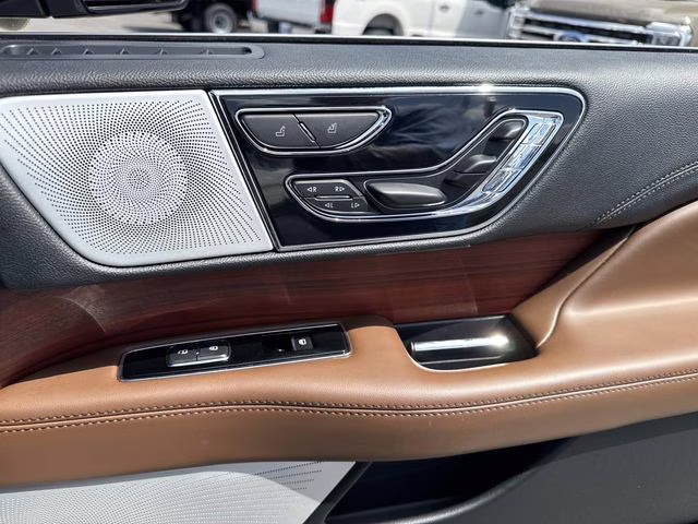 2024 White Metallic Lincoln Navigator L Reserve 4X4 SUV