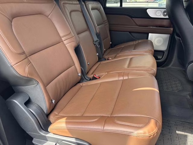 2024 White Metallic Lincoln Navigator L Reserve 4X4 SUV