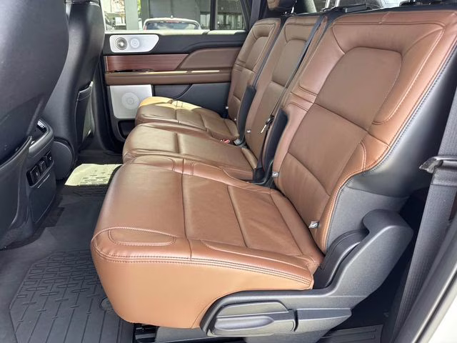 2024 White Metallic Lincoln Navigator L Reserve 4X4 SUV