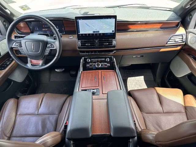 2024 White Metallic Lincoln Navigator L Reserve 4X4 SUV