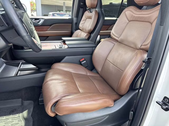 2024 White Metallic Lincoln Navigator L Reserve 4X4 SUV