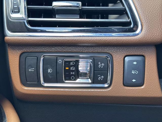 2024 White Metallic Lincoln Navigator L Reserve 4X4 SUV