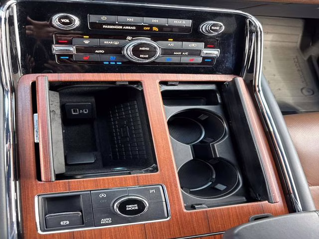 2024 White Metallic Lincoln Navigator L Reserve 4X4 SUV