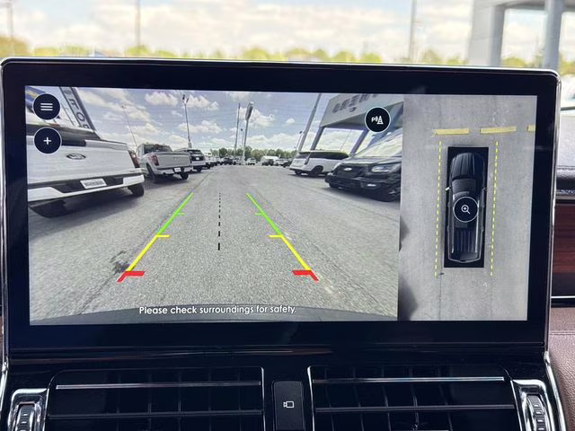 2024 White Metallic Lincoln Navigator L Reserve 4X4 SUV