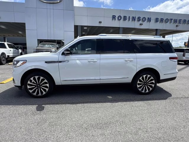 2024 White Metallic Lincoln Navigator L Reserve 4X4 SUV
