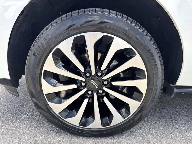 2024 White Metallic Lincoln Navigator L Reserve 4X4 SUV