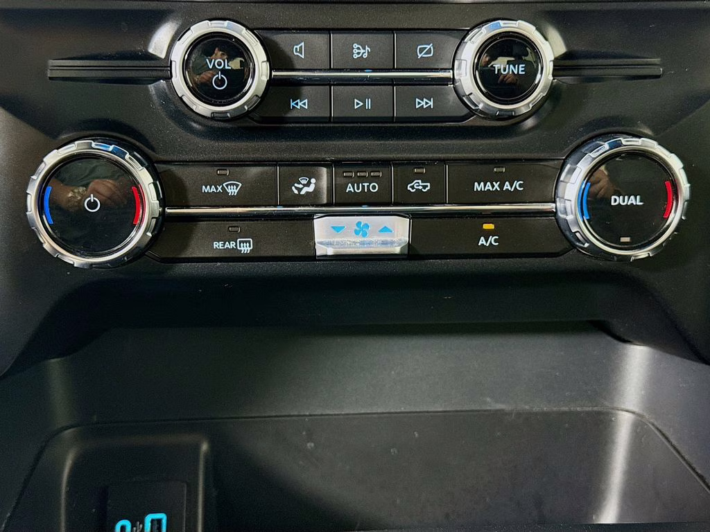 2024 Oxford White Ford F-150 XLT 4X4 Truck