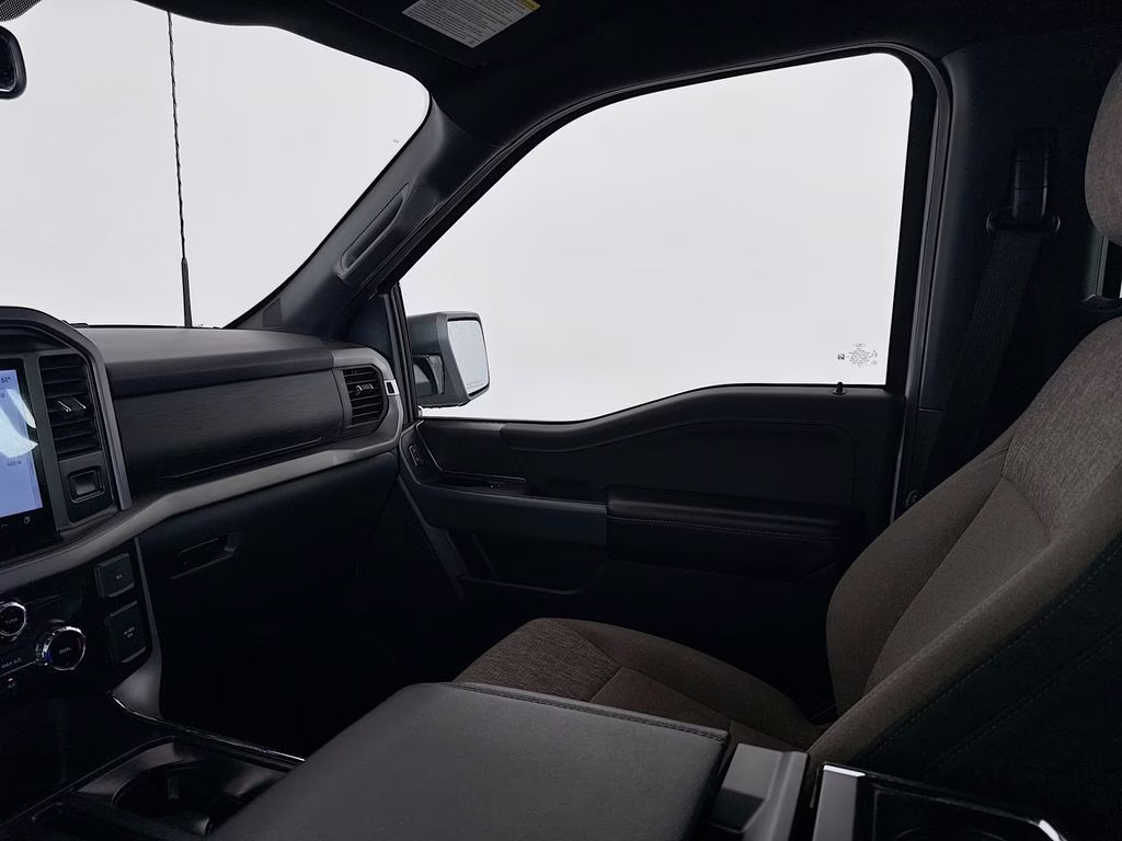 2024 Oxford White Ford F-150 XLT 4X4 Truck