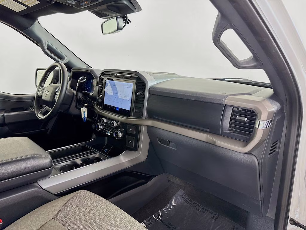 2024 Oxford White Ford F-150 XLT 4X4 Truck