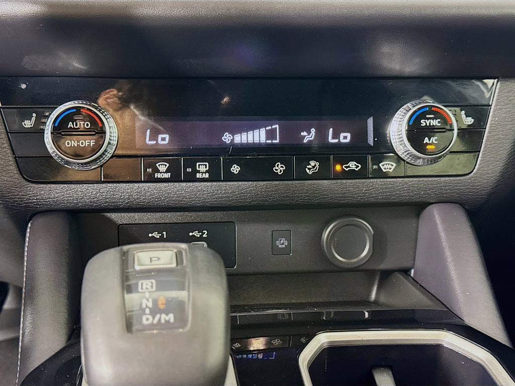 2025 Silver Mitsubishi Outlander SE AWD SUV