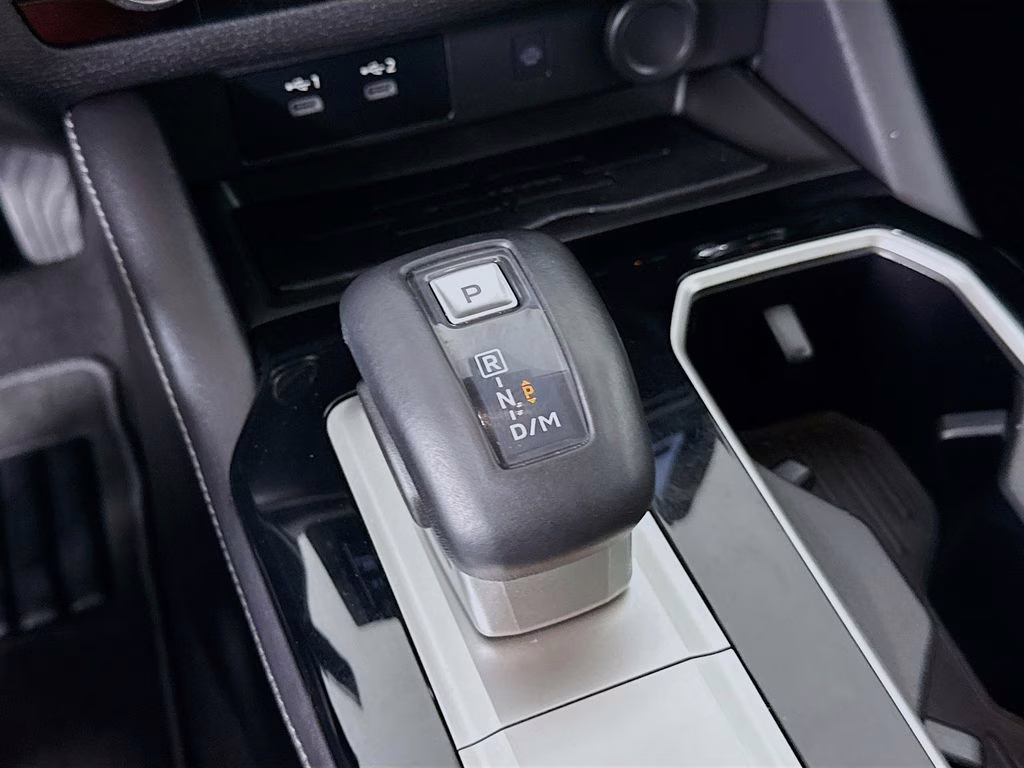 2025 Silver Mitsubishi Outlander SE AWD SUV