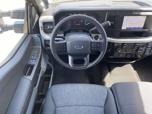 2026 Oxford White Ford Super Duty F-250 SRW XL 4X4 Truck